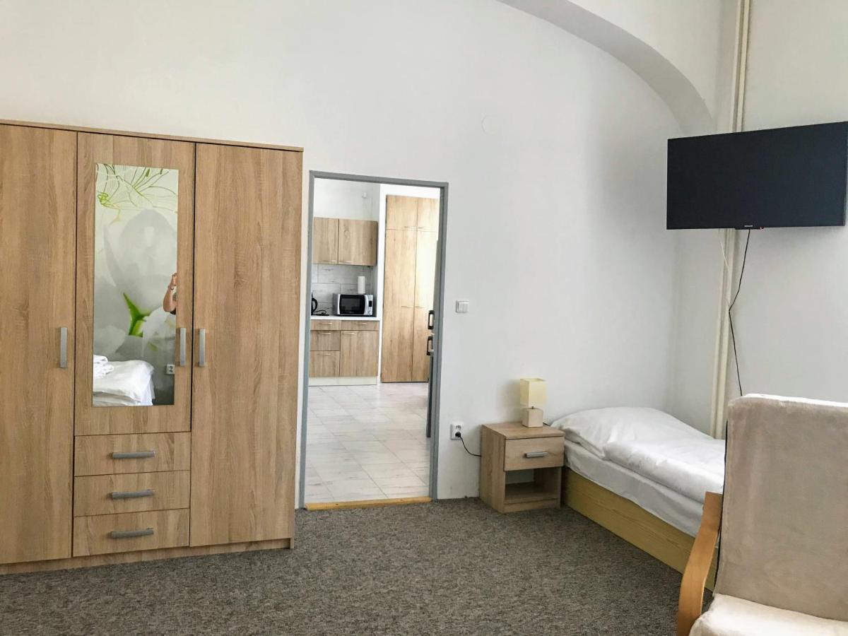 Ferienwohnung Apartman Na Namesti Opočno Exterior foto